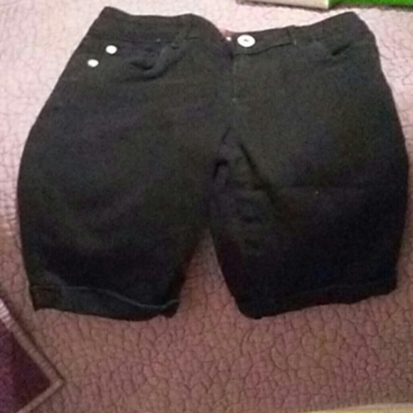 Black shorts - Picture 1 of 1